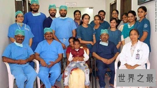 印度7岁男孩下颚肿胀,嘴里竟然多长了526颗牙齿