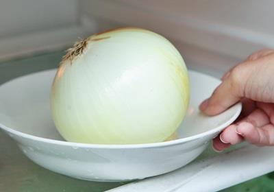 切洋葱不会流泪的方法 为什么切洋葱会流泪