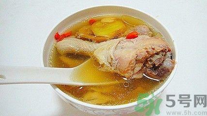 炖鸡汤用冷水还是热水？鸡汤用冷水可以吗？