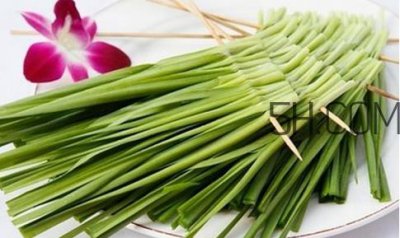 ​炒好的韭菜能隔夜吃吗？吃韭菜胃酸烧心吃什么缓解？