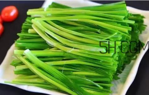 炒好的韭菜能隔夜吃吗？吃韭菜胃酸烧心吃什么缓解？