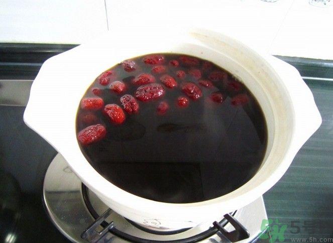 红糖可以和燕麦一起吃吗？燕麦片和红糖吃起来什么好处？