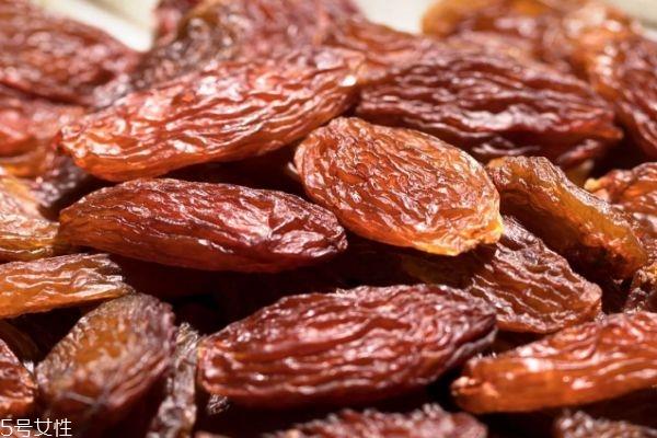 新疆葡萄干价格多少钱一斤 新疆葡萄干黑加仑