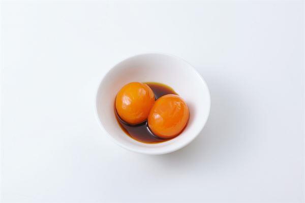 鸡蛋还能这样吃?动手制作酪梨镶嵌冷冻蛋