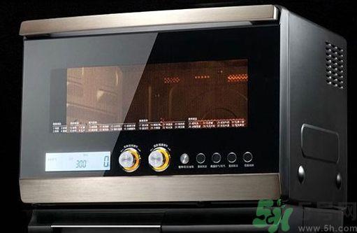 微波炉里可以放不锈钢餐具吗?微波炉里能放不锈钢加热吗?