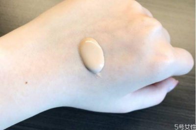 ​如何区分化妆的好坏 区分化妆品好坏的方法