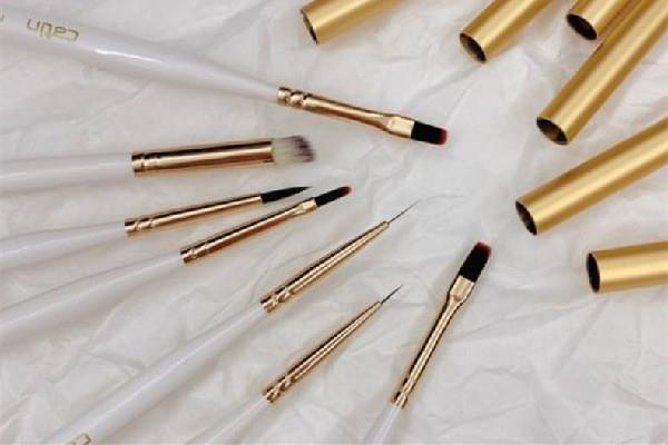 美甲笔买回来可以直接用吗 美甲笔怎么开笔