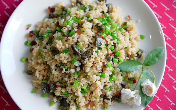 皮蛋韭菜花炒饭怎么做 好吃又简单