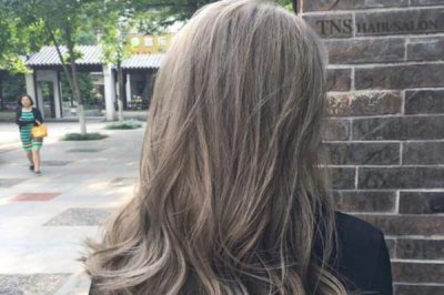 ​男生夏天适合染什么发色 男生夏天染什么发色好看