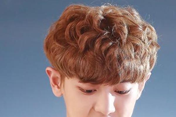 男生夏天适合染什么发色 男生夏天染什么发色好看