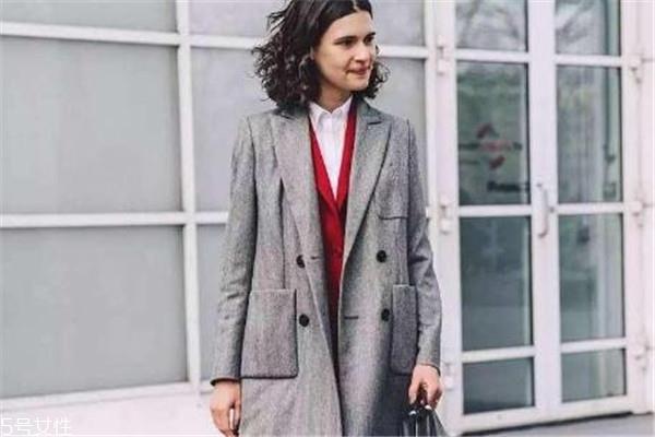 什么颜色大衣显气质 显白又时尚