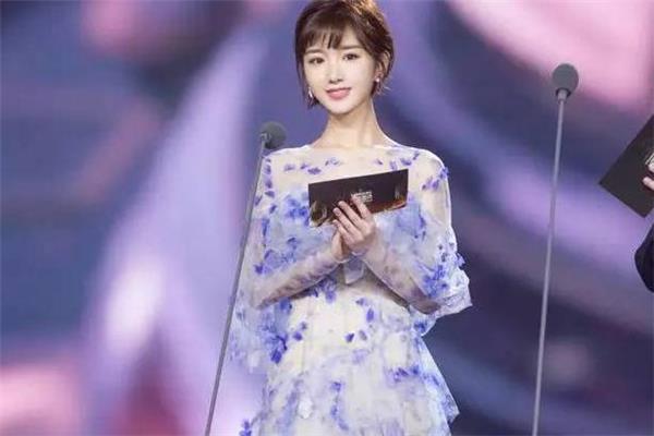 短发女生穿什么裙子好看 魅力值大增