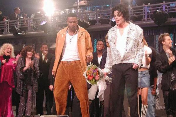 探秘迈克尔杰克逊演唱会死了多少人，有560人晕倒，23人因此离世  3