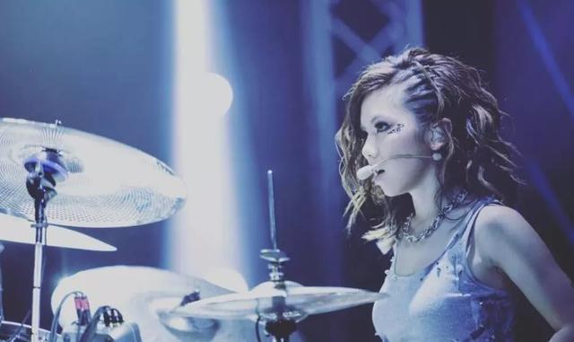 梁静茹原名叫梁翠萍,张艺兴叫这个,原来明星都接地气,哈哈哈