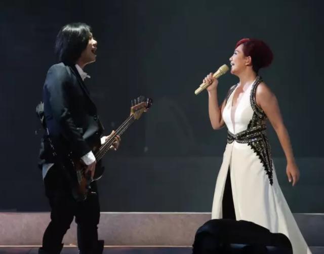 梁静茹原名叫梁翠萍,张艺兴叫这个,原来明星都接地气,哈哈哈