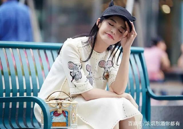 姚晨晒近照认不出,嘴巴却变了样路人缩唇术成功了特点没了