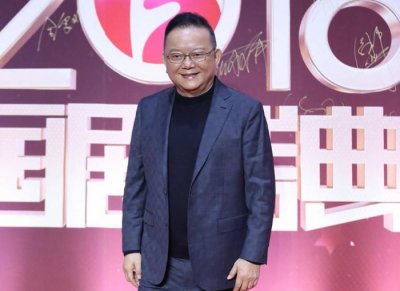 ​70岁王刚现身，天啦！这哪里看得出来年纪！