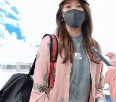 鹿晗有多爱关晓彤?看完这组机场照你就知道了!