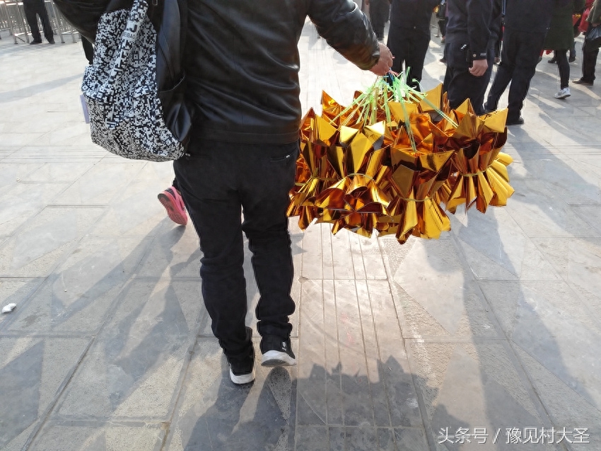 淮阳太昊陵有那么灵?实拍河南淮阳庙会,烧香许愿的人真不少