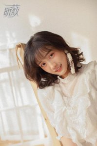 ​郑湫泓清新俏丽写真