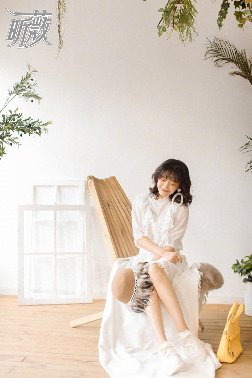 郑湫泓清新俏丽写真