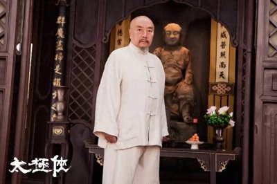 ​李连杰的师父，一代螳螂拳宗师，演绎无数少林高僧角色
