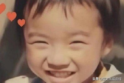 ​童年时候的华晨宇真可爱，笑起来眼睛都不见了