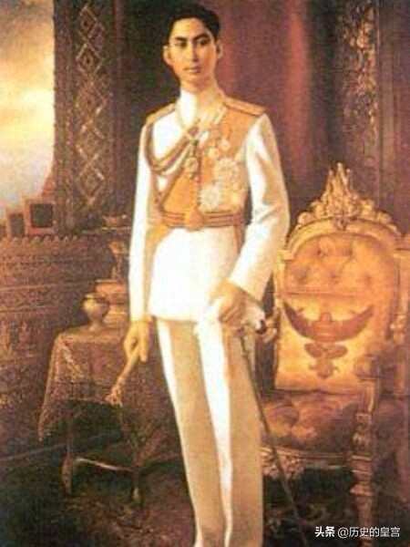 至今统治泰国的朝代——曼谷王朝九代先王登基画像,全是明君英主
