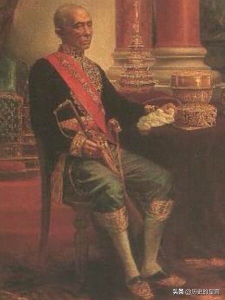 至今统治泰国的朝代——曼谷王朝九代先王登基画像,全是明君英主