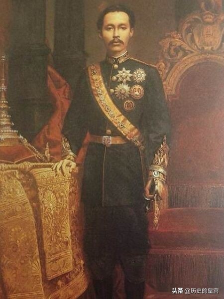 至今统治泰国的朝代——曼谷王朝九代先王登基画像,全是明君英主