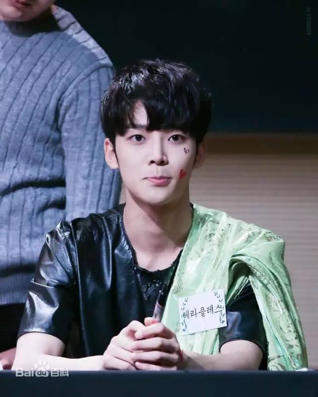 金宇彬李钟硕一起演的韩剧(制造无数男神的这部韩剧又来了)(13)