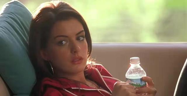 安妮海瑟薇好看的电影推荐(海瑟薇也拍过被限制的电影)(10)