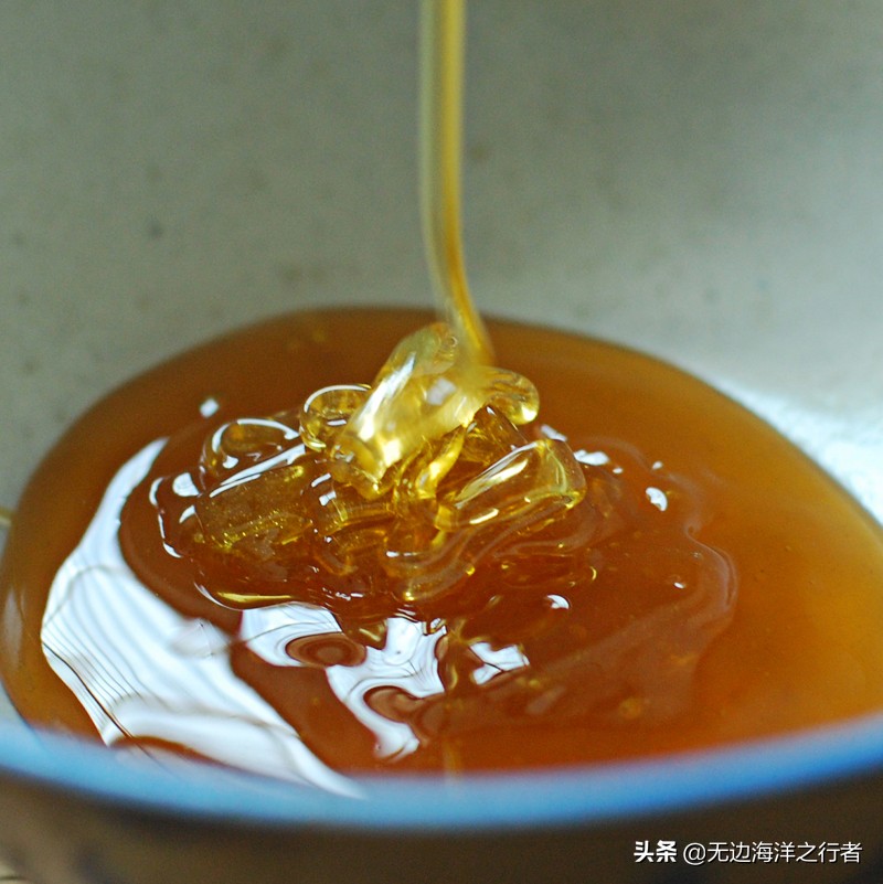 土蜂蜜和普通蜂蜜的区别（详解土蜂蜜的特点）