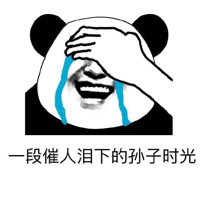 学生趴电动车后备箱写作业,作业固然重要但安全更重要!