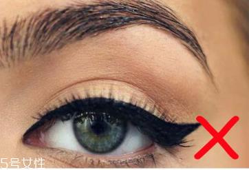油性肌肤内眼线怎么画 油性肌肤内眼线不晕妆4个技巧 油性肌肤内眼线怎么画 油性肌肤内眼线不晕妆4个技巧