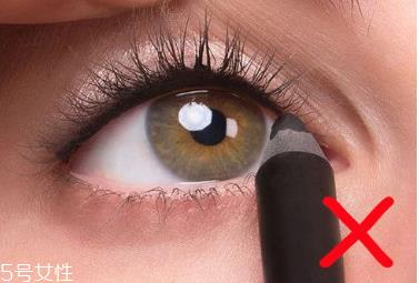 油性肌肤内眼线怎么画 油性肌肤内眼线不晕妆4个技巧 油性肌肤内眼线怎么画 油性肌肤内眼线不晕妆4个技巧