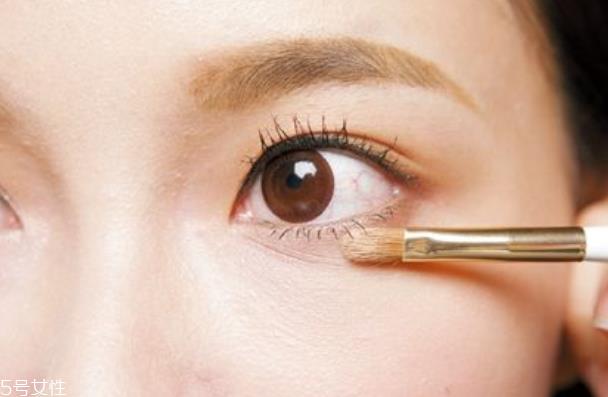 油性肌肤内眼线怎么画 油性肌肤内眼线不晕妆4个技巧 油性肌肤内眼线怎么画 油性肌肤内眼线不晕妆4个技巧