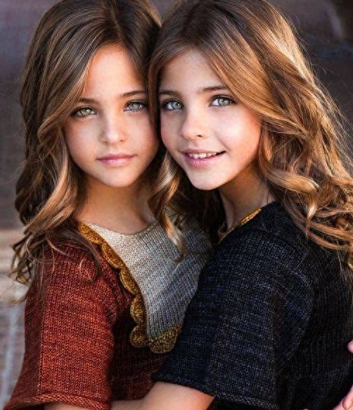 赢在起跑线!9岁小姐妹遗传父母高颜值基因,获称全球最美双胞胎