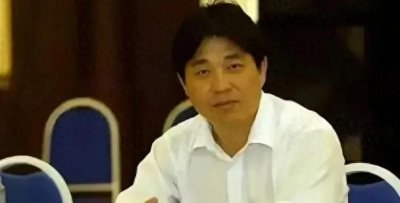 ​史上最会玩的博士院长，一床睡三女！还都是律师其中一位是他妻子