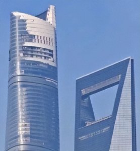 ​罕见：中国顶楼最高楼被冻？官方回应：有冰雪坠落