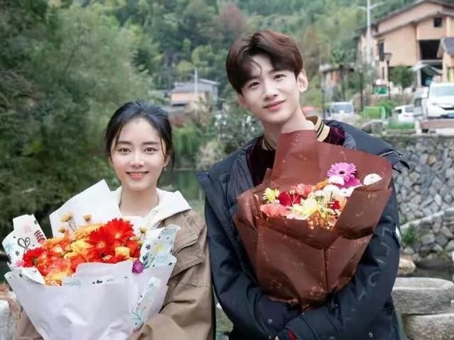 白敬亭关晓彤同框(关晓彤白敬亭再次回归王牌对王牌)