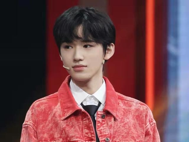 白敬亭关晓彤同框(关晓彤白敬亭再次回归王牌对王牌)