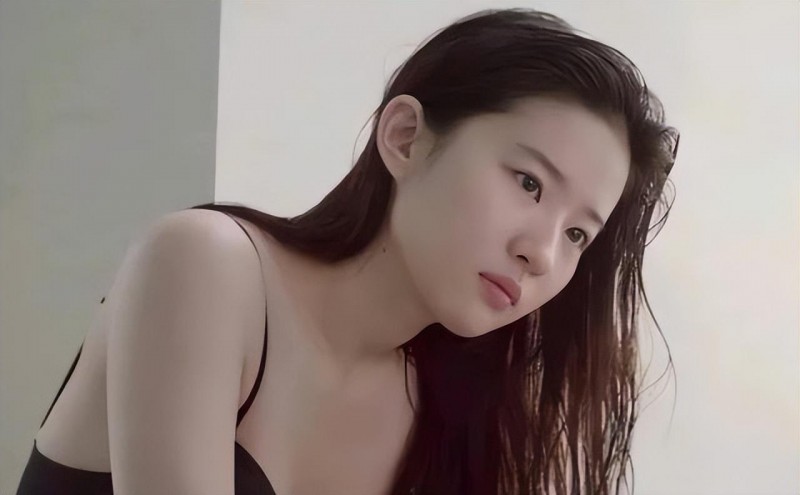 杨超越比基尼照片(女明星夏日泳装大赏)