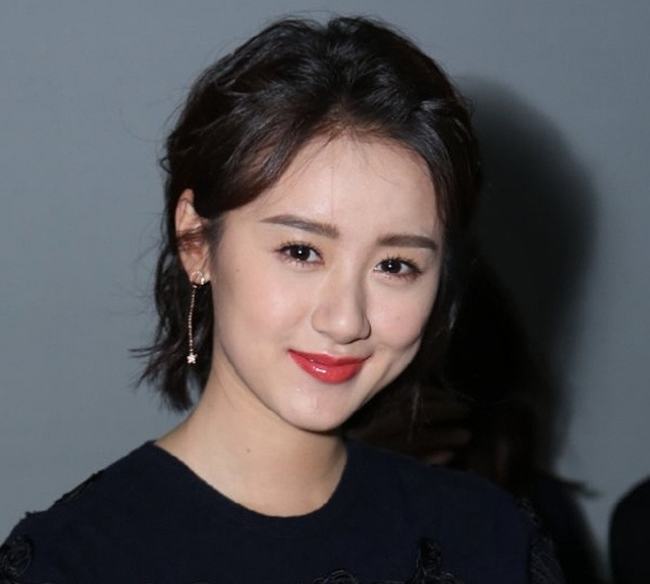 袁冰妍生图被嘲是低配版赵丽颖(袁冰妍又被指撞脸赵丽颖)