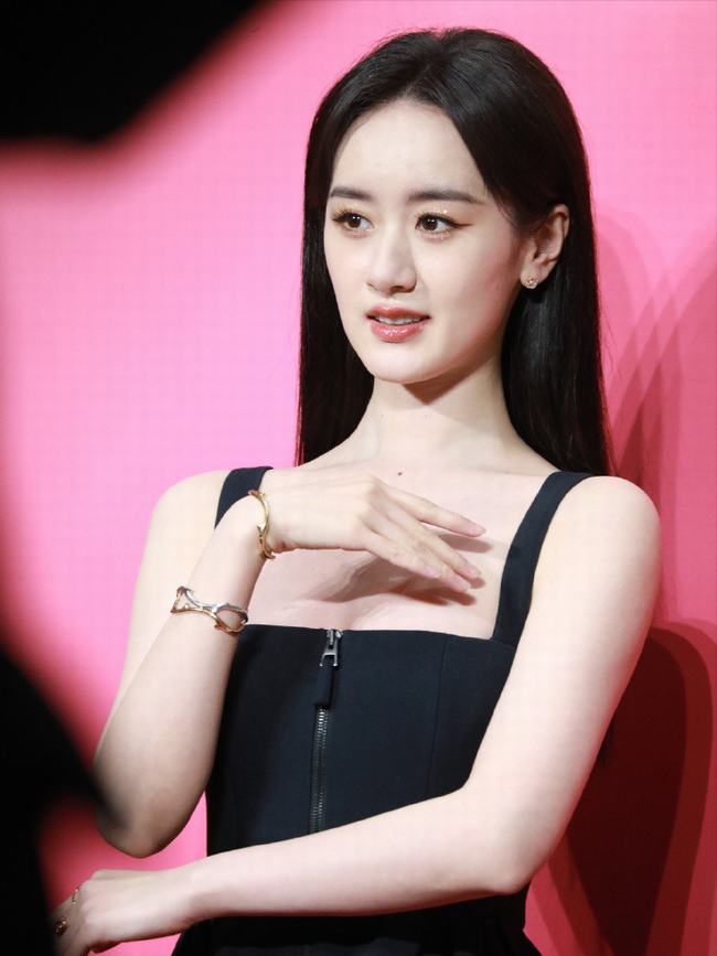 袁冰妍生图被嘲是低配版赵丽颖(袁冰妍又被指撞脸赵丽颖)