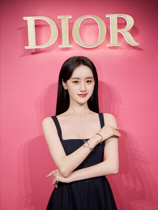 袁冰妍生图被嘲是低配版赵丽颖(袁冰妍又被指撞脸赵丽颖)