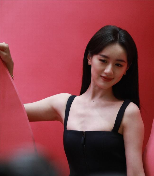 袁冰妍生图被嘲是低配版赵丽颖(袁冰妍又被指撞脸赵丽颖)