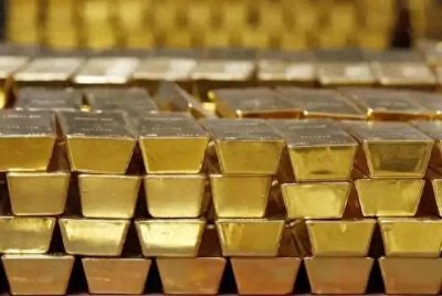 ​男子卖金圆梦：5斤黄金换得心仪奔驰大G