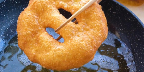 烫面油饼怎么做又软又好吃,烫面油饼怎么做又软又好吃窍门图12
