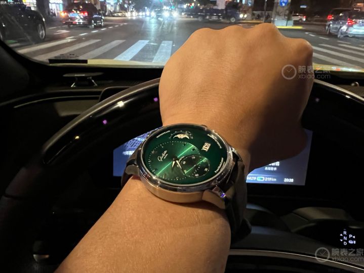 格拉苏蒂手表什么档次（格拉苏蒂原创年度热门表款盘点）